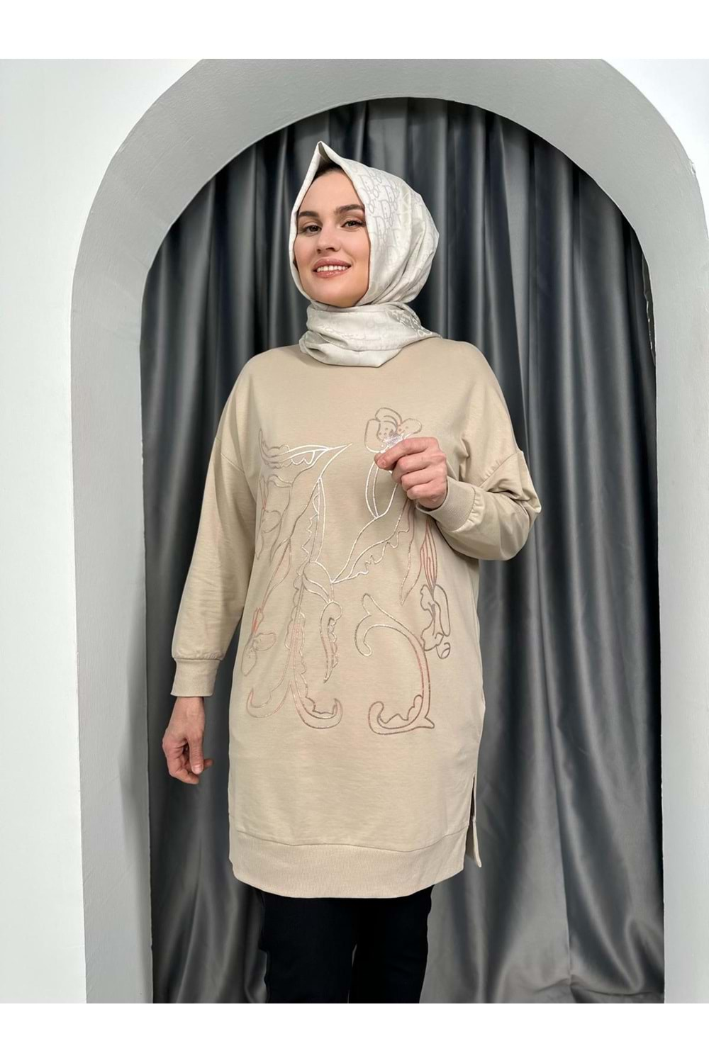 Puane Önü Çiçek Detaylı Tunik 10448 - Sütlü Kahve - L-XL - AZRA04211-Sütlü Kahve-L-XL