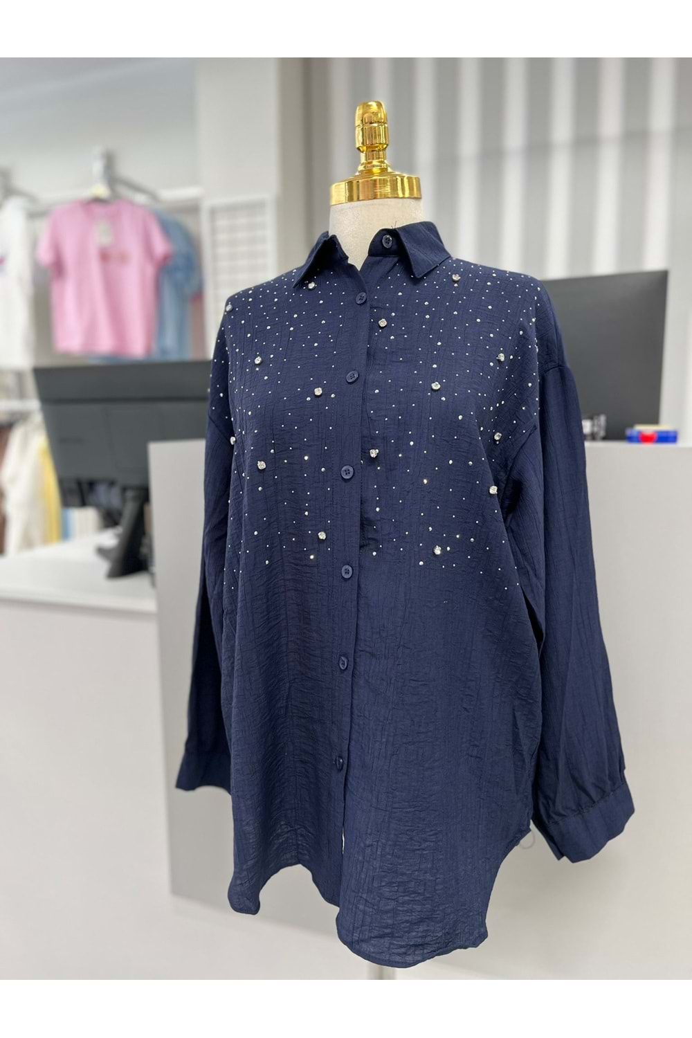 Önü Taş Detaylı Çilek Kumaş Gömlek 25997 - Lacivert - M - AZRA05975-49344