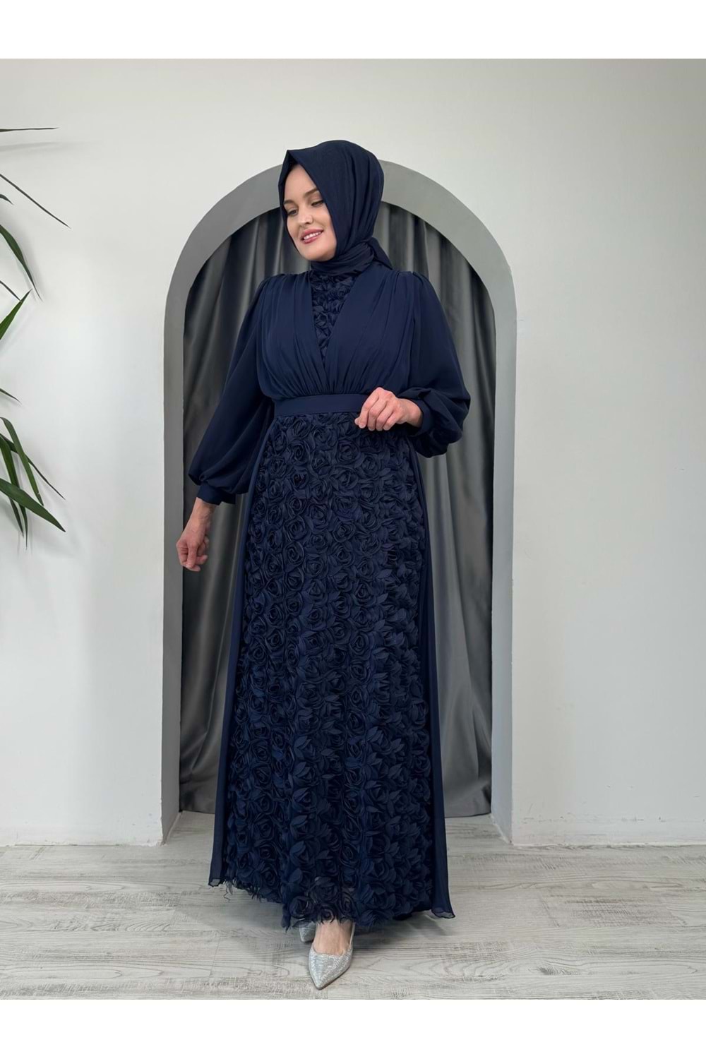 Kolu ve Etek Ucu Güllü Abiye Elbise 4661 - Lacivert - 40