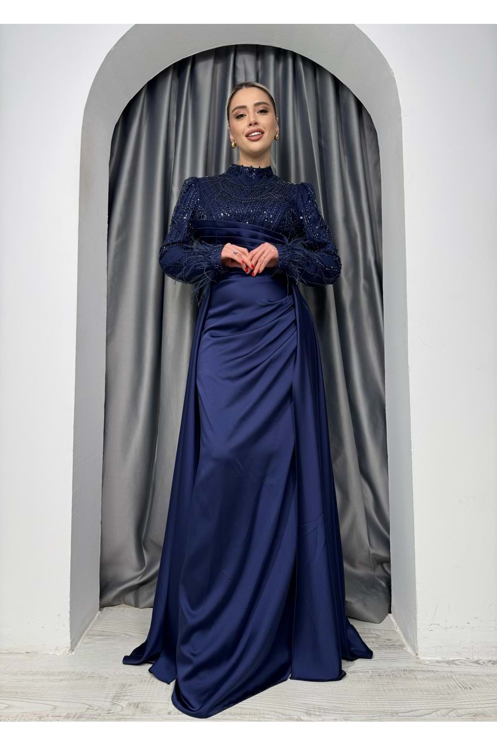 Kolları Boncuk Detaylı Saten Abiye Elbise 4652 - Lacivert - 40
