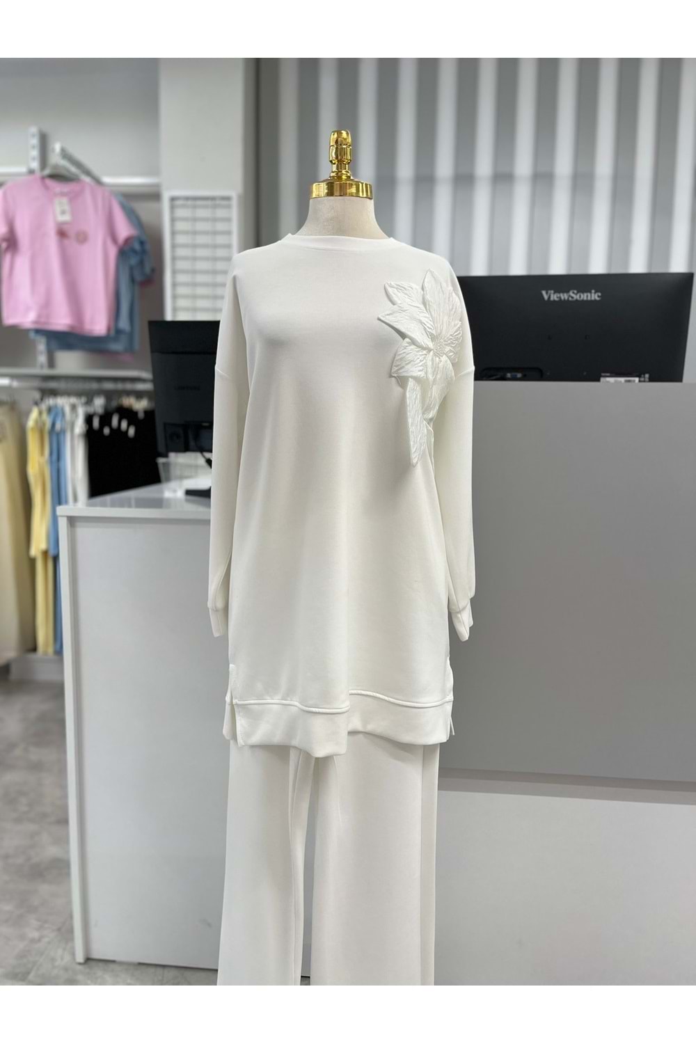 Göğüs Çiçek Detaylı Takım 6006 - Beyaz - L-XL