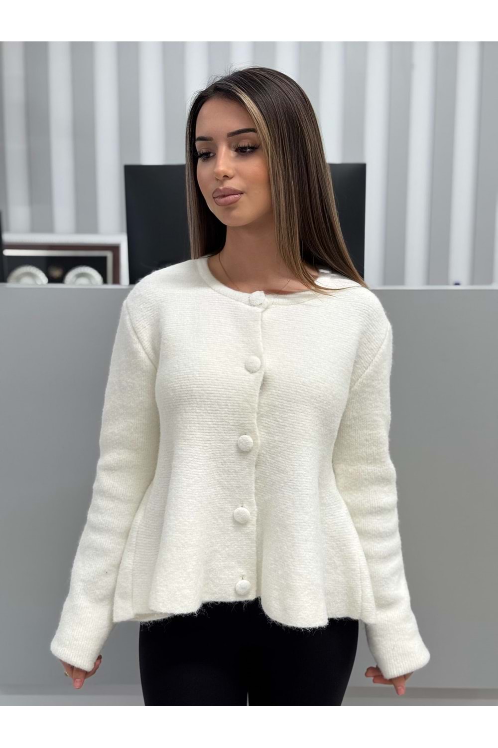 Yumuşak Dokulu Peplum Düğmeli Triko Hırka 60985 - Ekru - TEK BEDEN