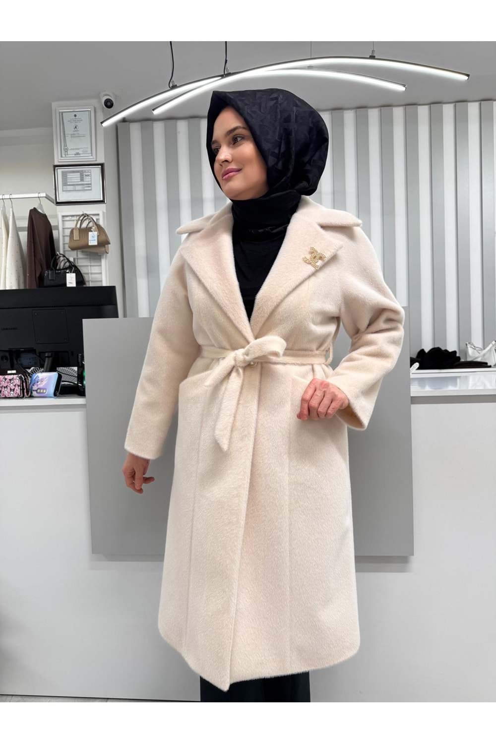 Broşlu Kaban 9011 - Krem - 40