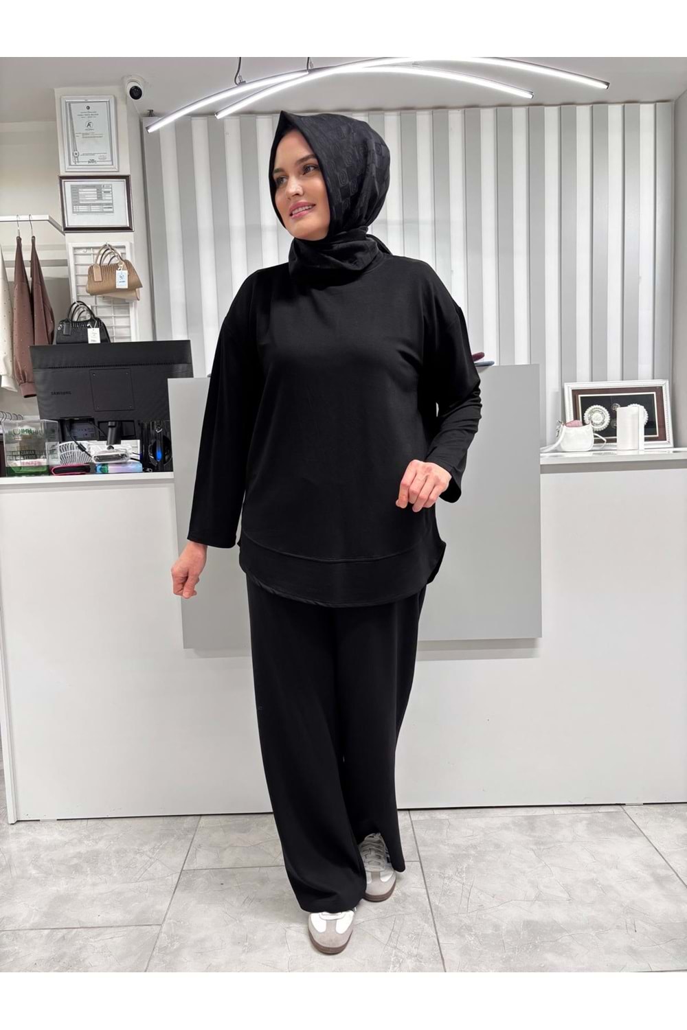 Eteği Oval Takım 1102 - Siyah - 42-44 - AZRA07085-56823