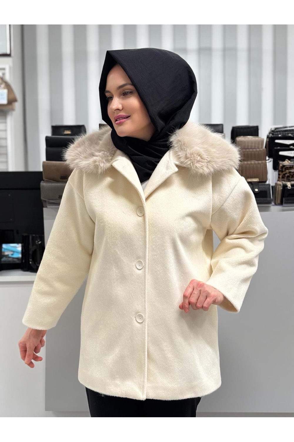 Yakası Kürklü Kaşe 140199 - Bej - 40 - AZRA07196-57471