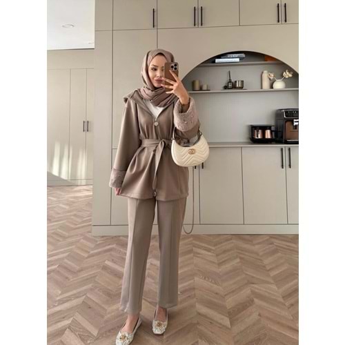 Kol Ucu Ve Yakası Tüylü Takım 2089 - Vizon - S-M