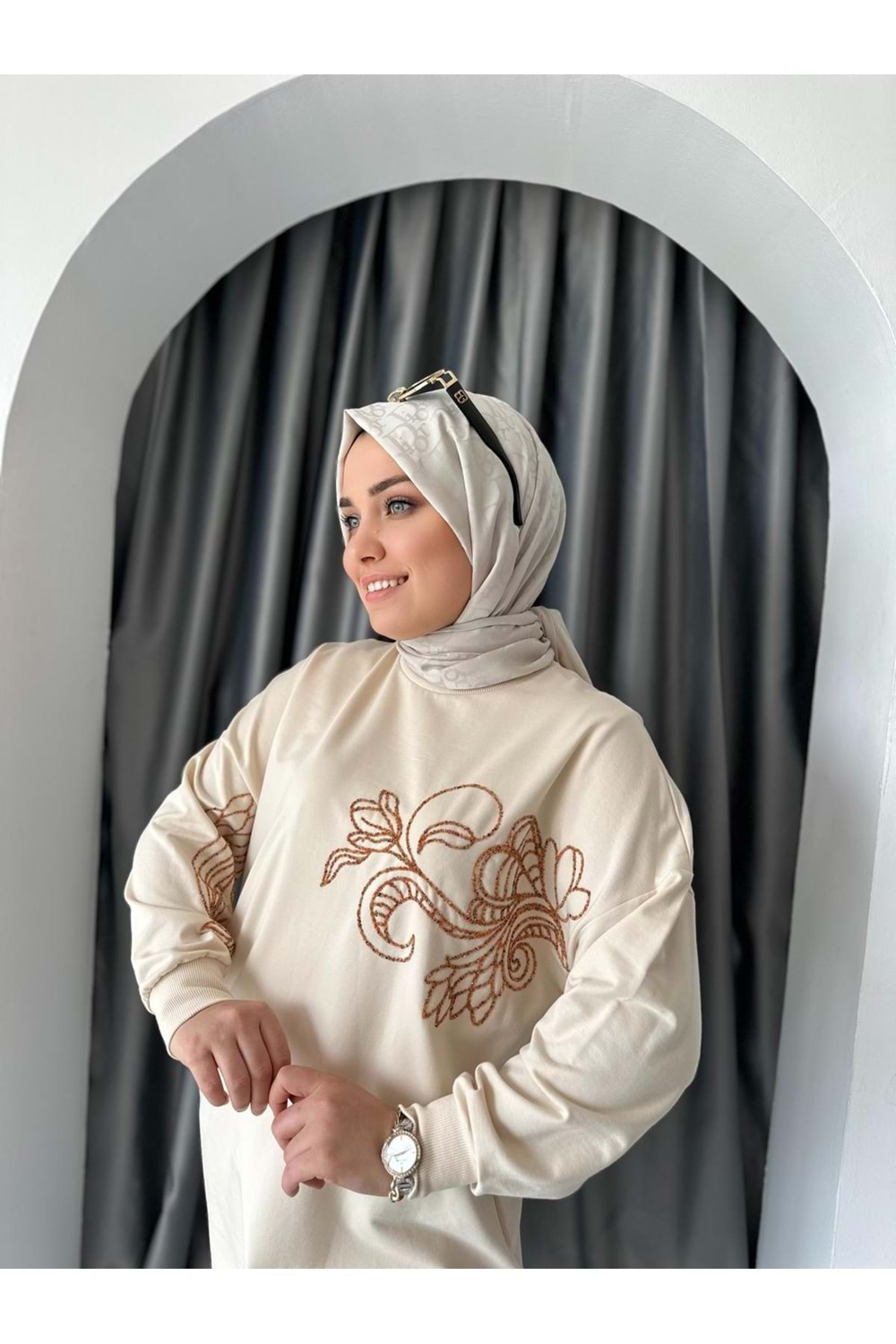 Puane Pul Çiçek Detaylı Tunik 10449 - Bej - L-XL - AZRA04650-Bej-L-XL